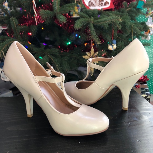 JC Liza Heels - Picture 1 of 4